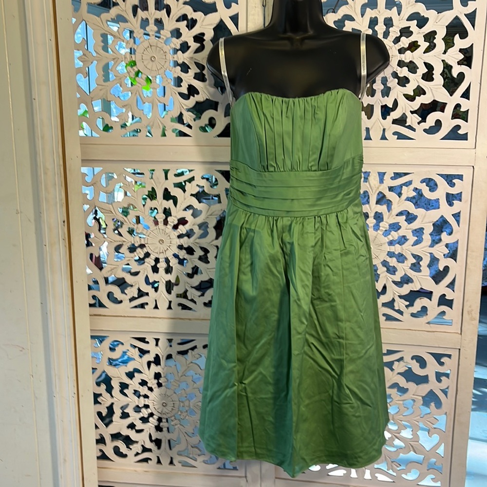 David’s Bridal-Beautiful green Bridesmaids or Prom dress. Strapless. Size 8
